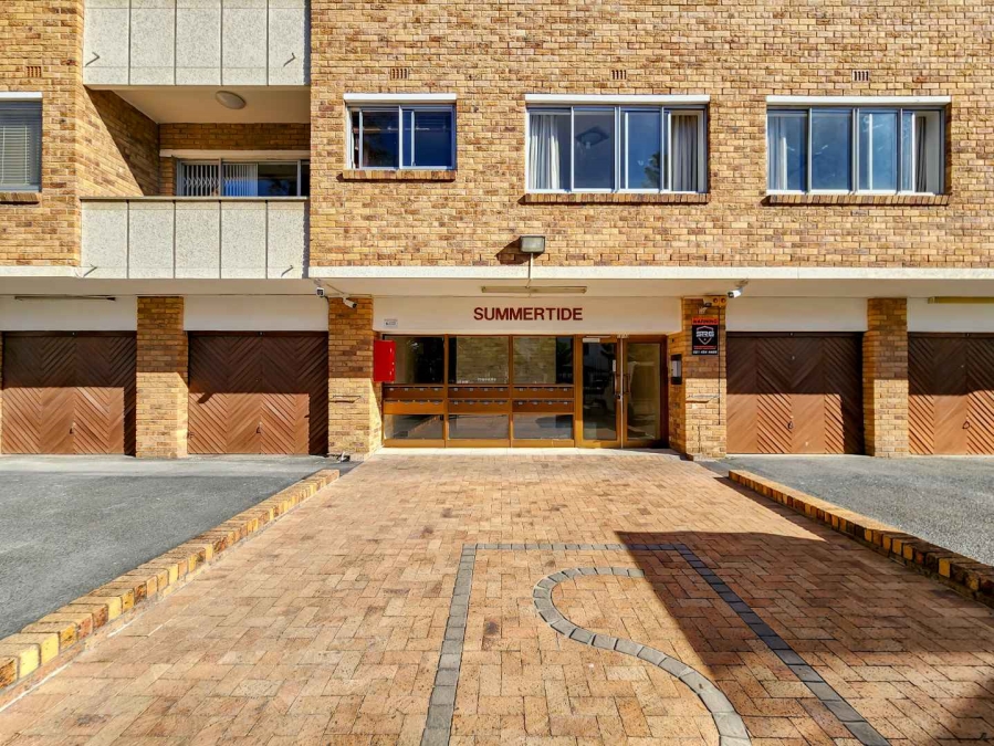 2 Bedroom Property for Sale in Sea Point Western Cape